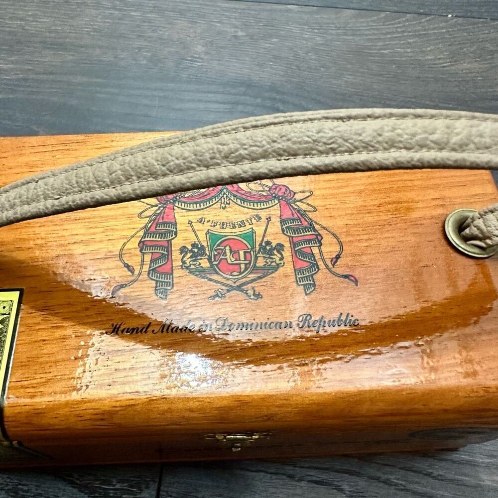 Canones Dominican Republic Cigar Box Purse - Picture 3 of 6